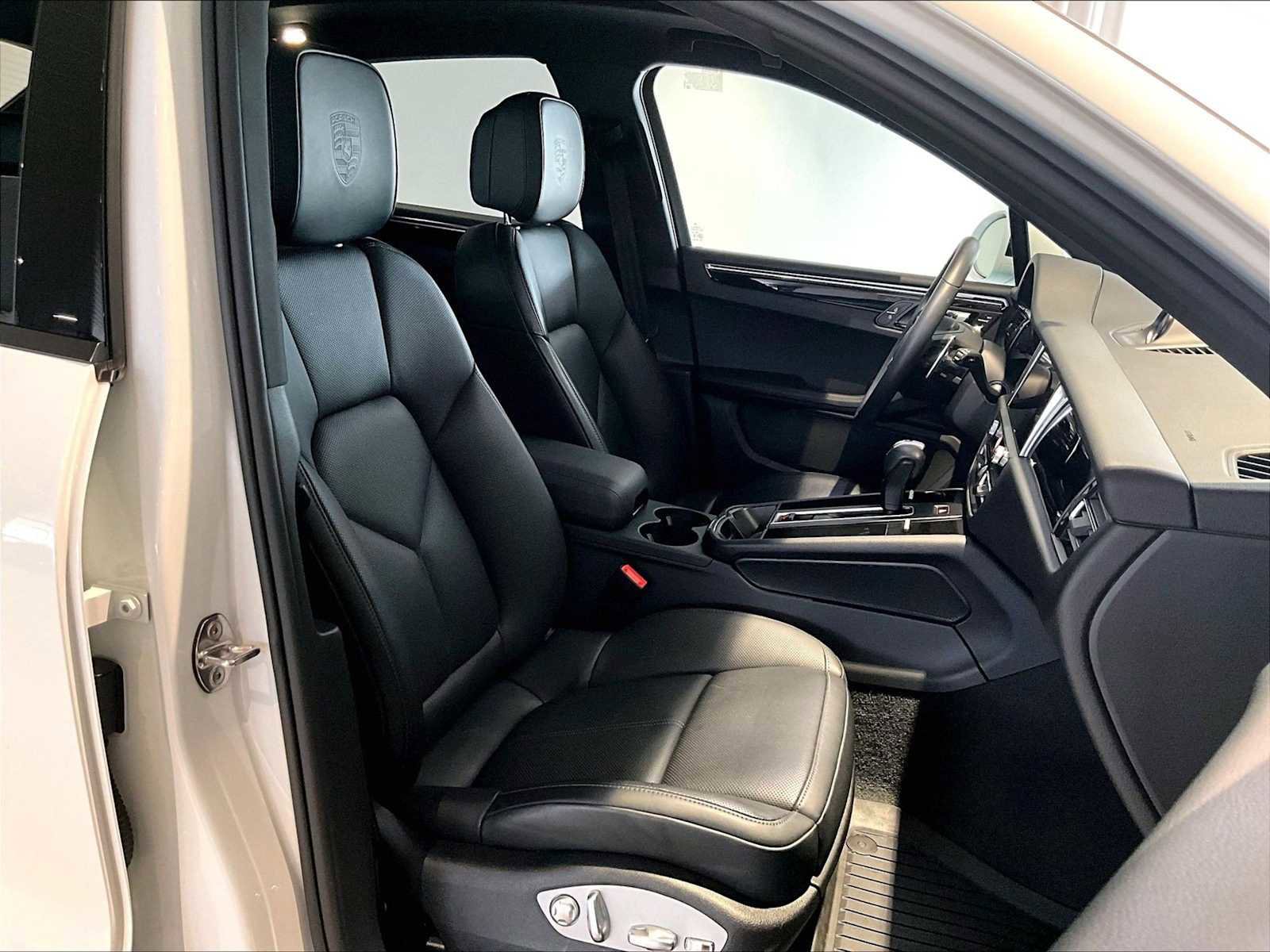 Used 2025 Porsche Macan image 22
