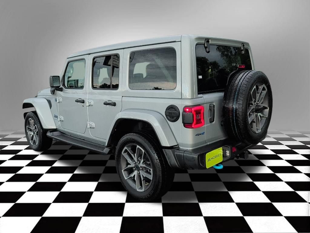 Used 2024 Jeep Wrangler Unlimited w/ Convenience Group AWD/4WD image 10