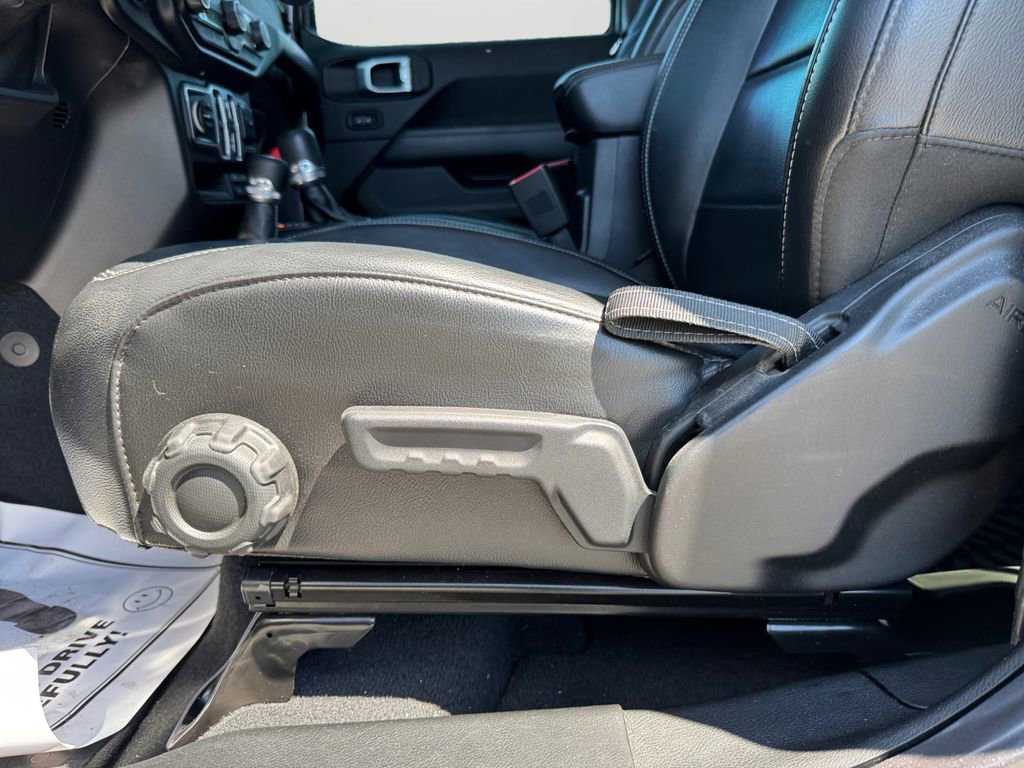 Used 2018 Jeep Wrangler Unlimited Sahara image 25