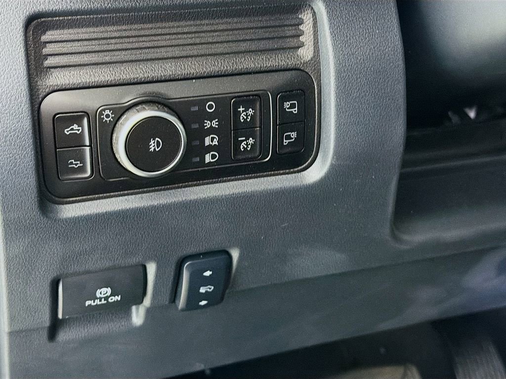New 2025 Ford F350 Platinum w/ FX4 Off-Road Package image 10