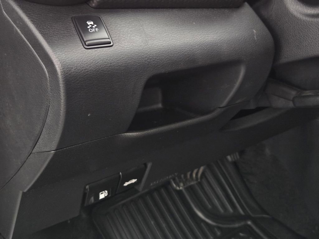 Used 2019 Nissan Kicks SV FWD image 17