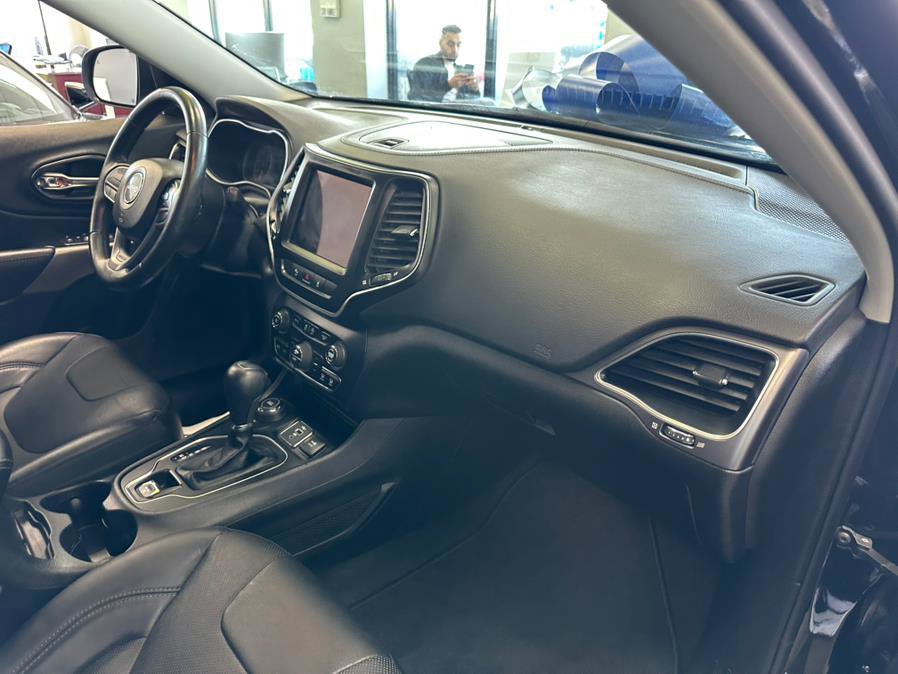 Used 2021 Jeep Cherokee Latitude Lux w/ Sun & Sound Group AWD/4WD image 40
