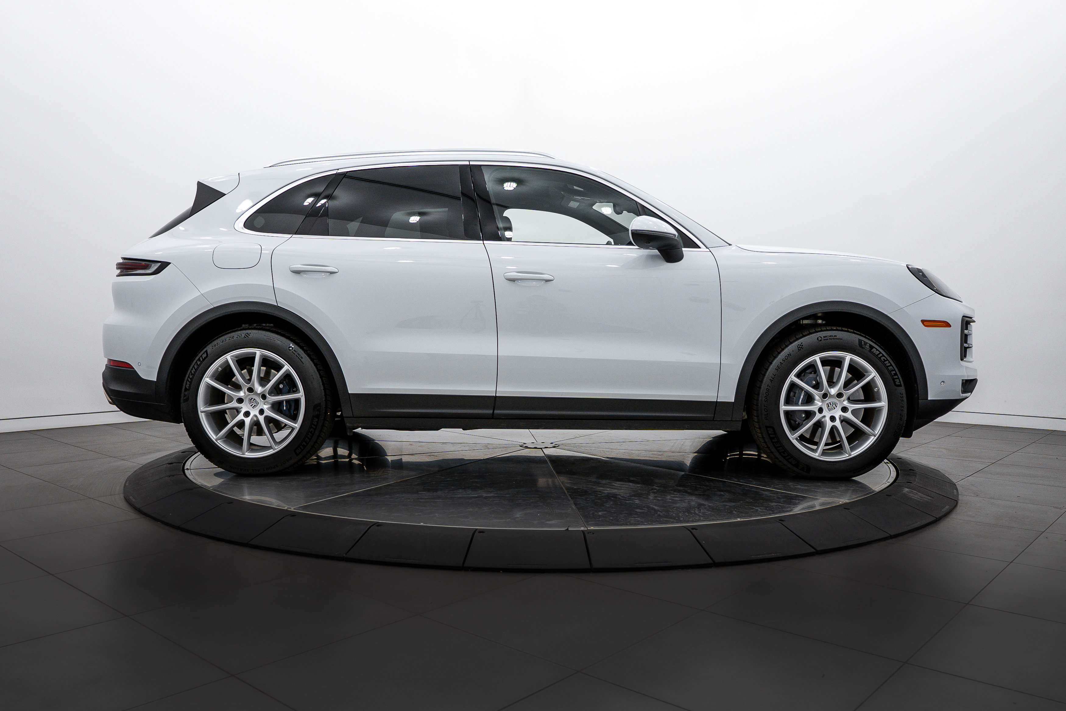 Certified 2024 Porsche Cayenne image 8