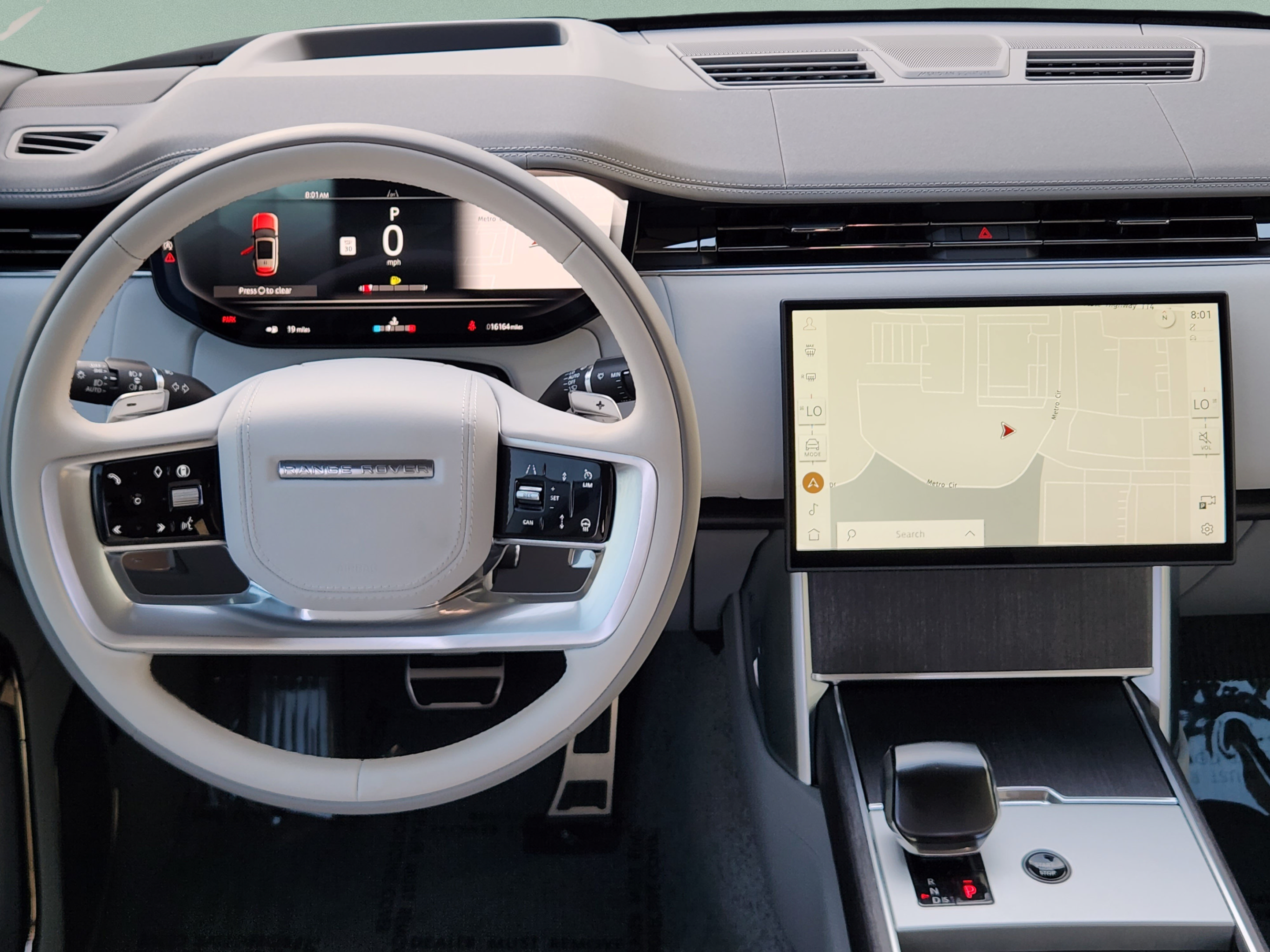 Certified 2025 Land Rover Range Rover SV AWD/4WD image 23