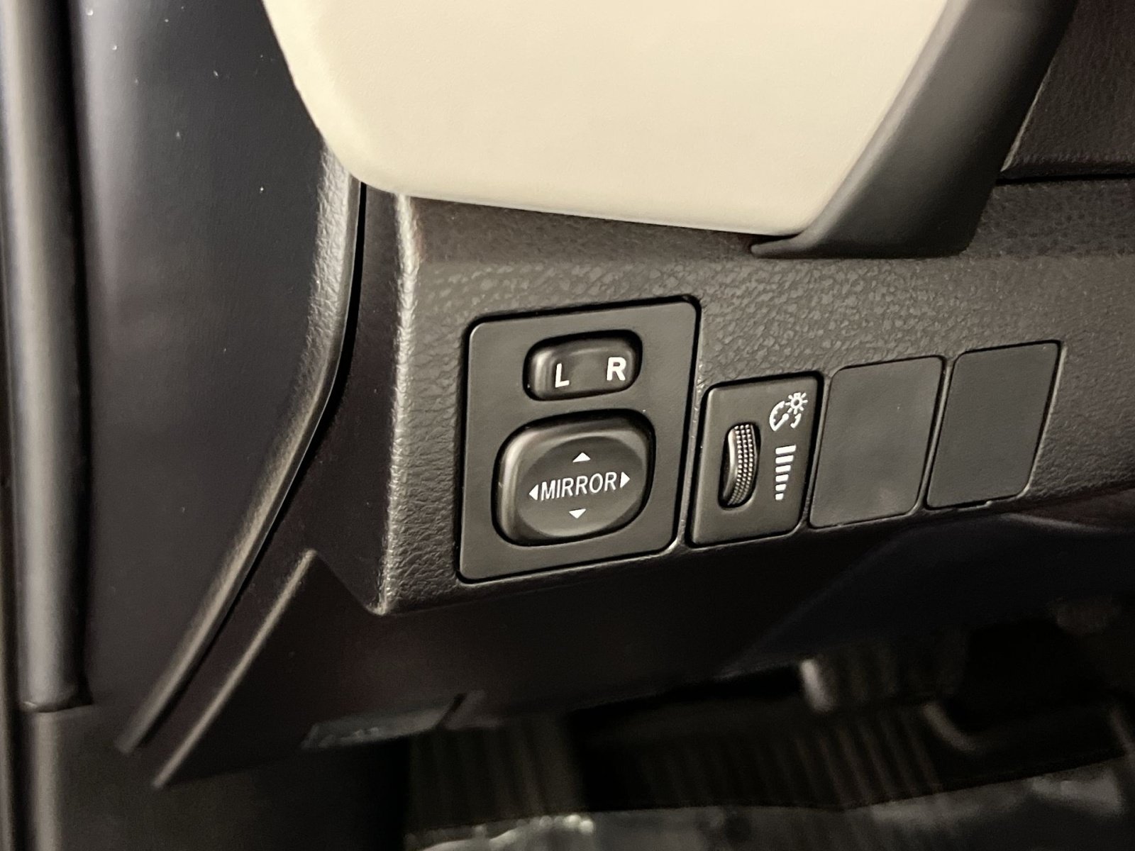 Used 2019 Toyota Corolla LE FWD image 31