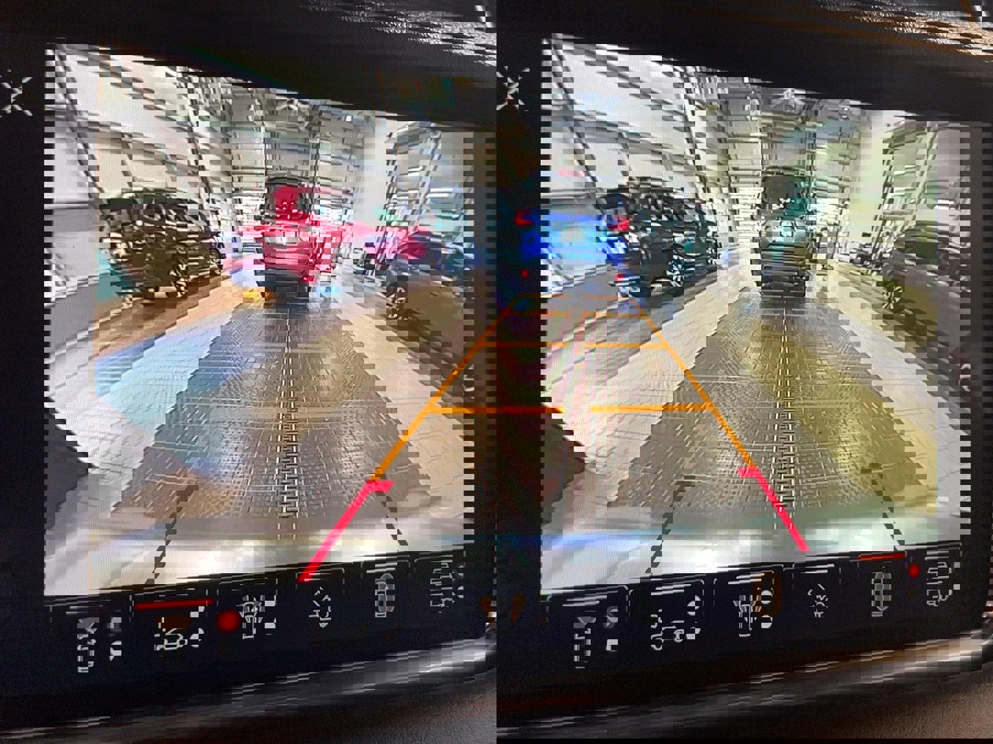 Used 2024 GMC Yukon XL Denali w/ Advanced Technology Package image 8