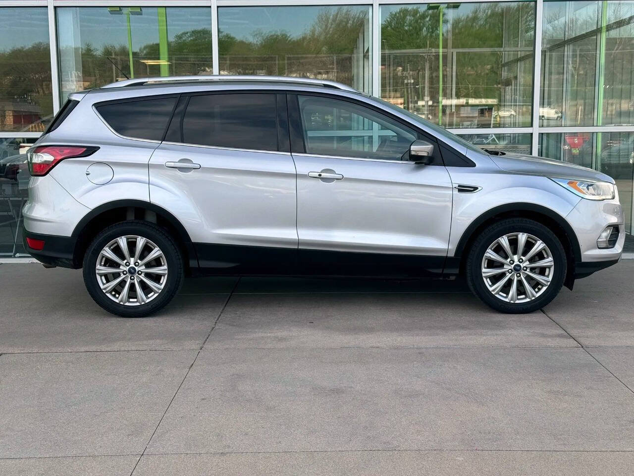 Used 2017 Ford Escape Titanium FWD image 8
