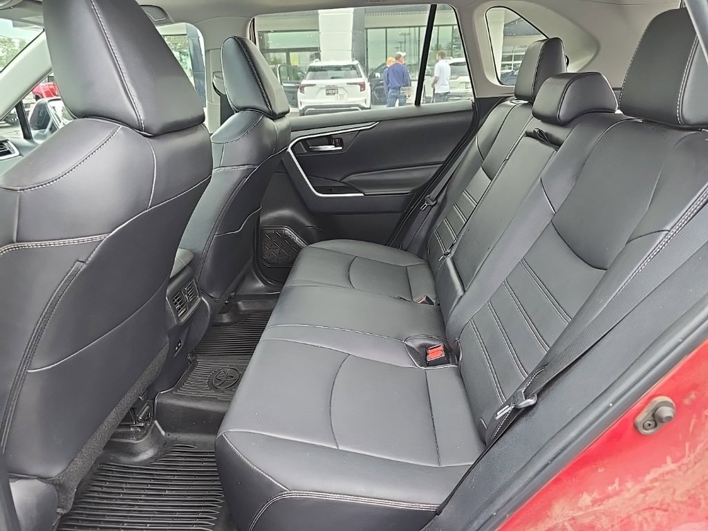 Used 2022 Toyota RAV4 XLE Premium image 12