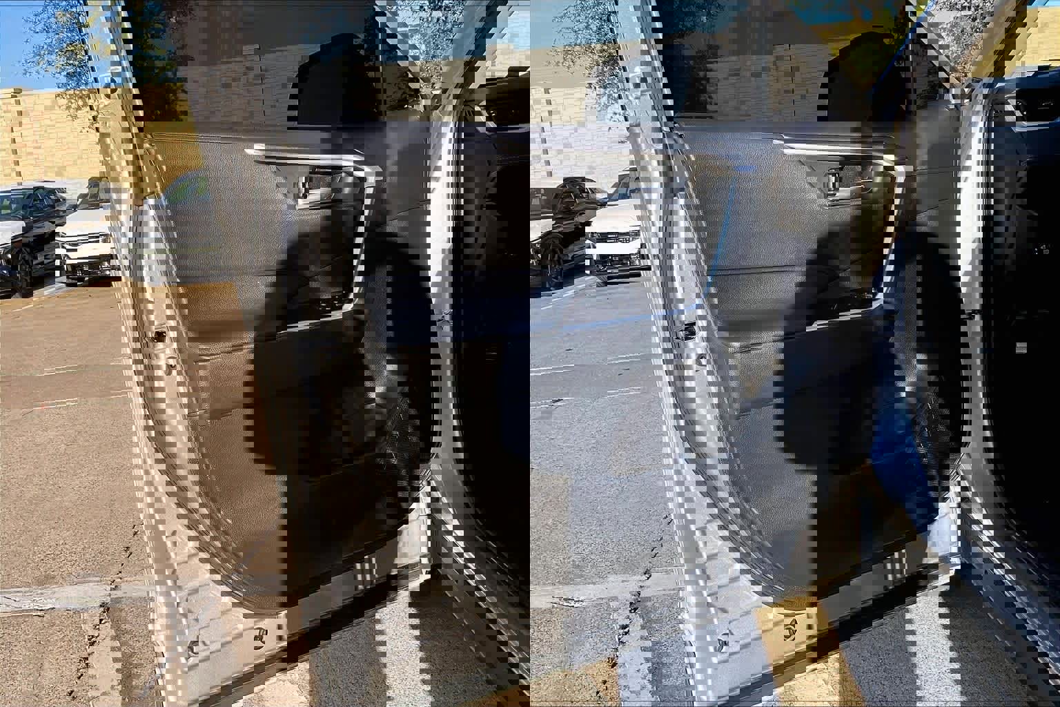 Used 2021 Toyota RAV4 XLE Premium w/ Carpet Mat Package (TMS) image 27