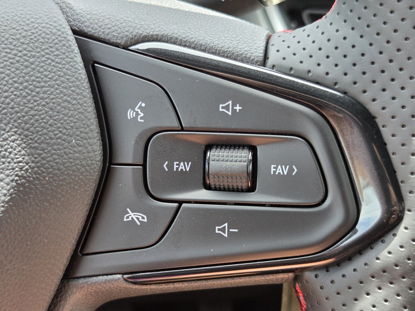 New 2026 Chevrolet Trax RS w/ Driver Confidence Package FWD image 13