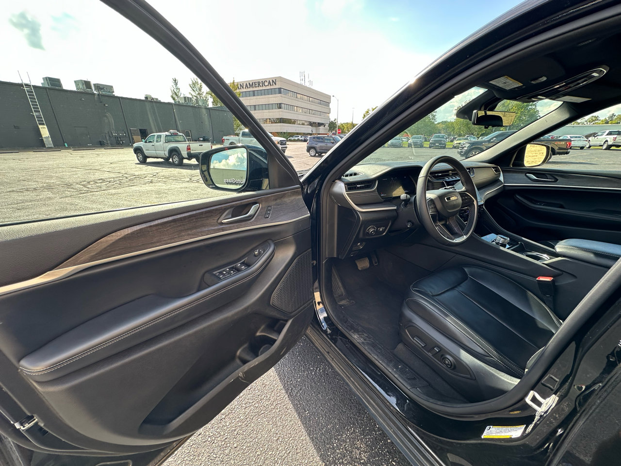 Used 2024 Jeep Grand Cherokee L Limited w/ Luxury Tech Group II image 9