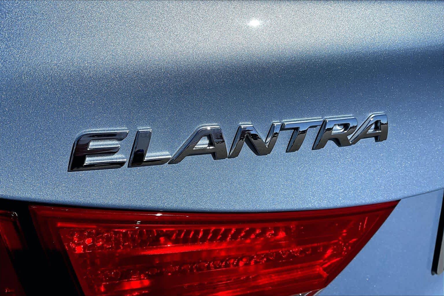 Used 2013 Hyundai Elantra GLS w/ Preferred Pkg FWD image 30