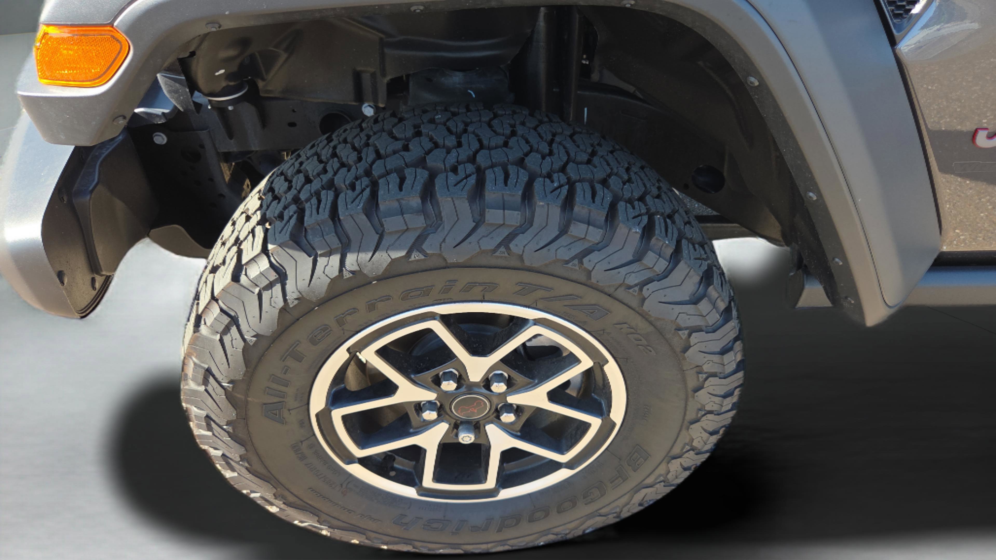 Used 2025 Jeep Wrangler Unlimited Rubicon w/ Technology Group image 11