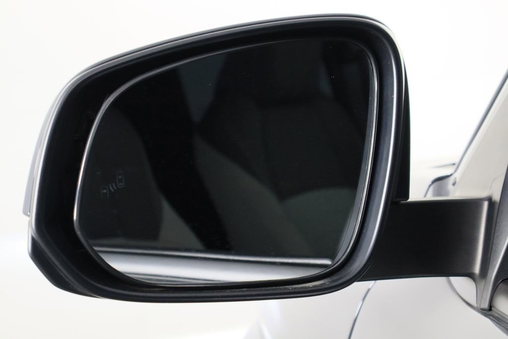 Used 2025 Toyota Tacoma Limited image 35