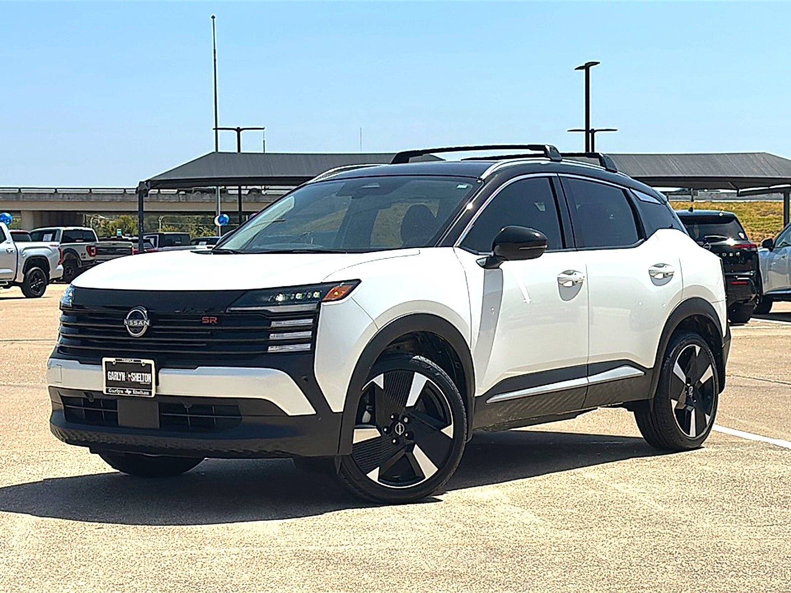 Certified 2025 Nissan Kicks SR FWD image 2
