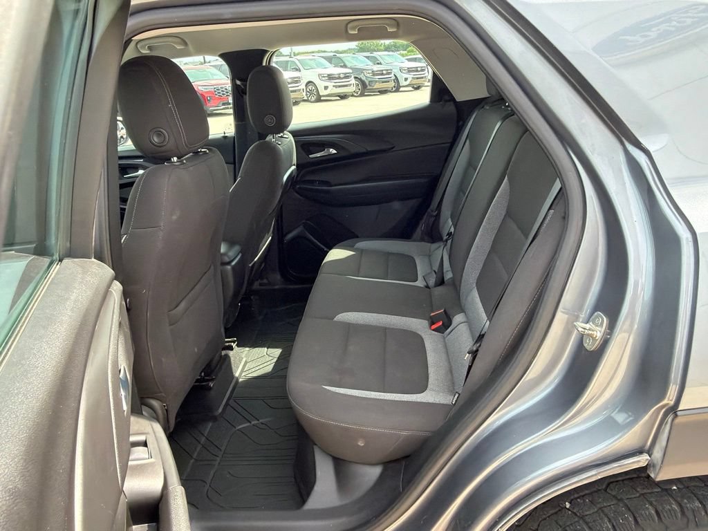 Used 2021 Chevrolet TrailBlazer LS w/ LPO, Blackout Package FWD image 19