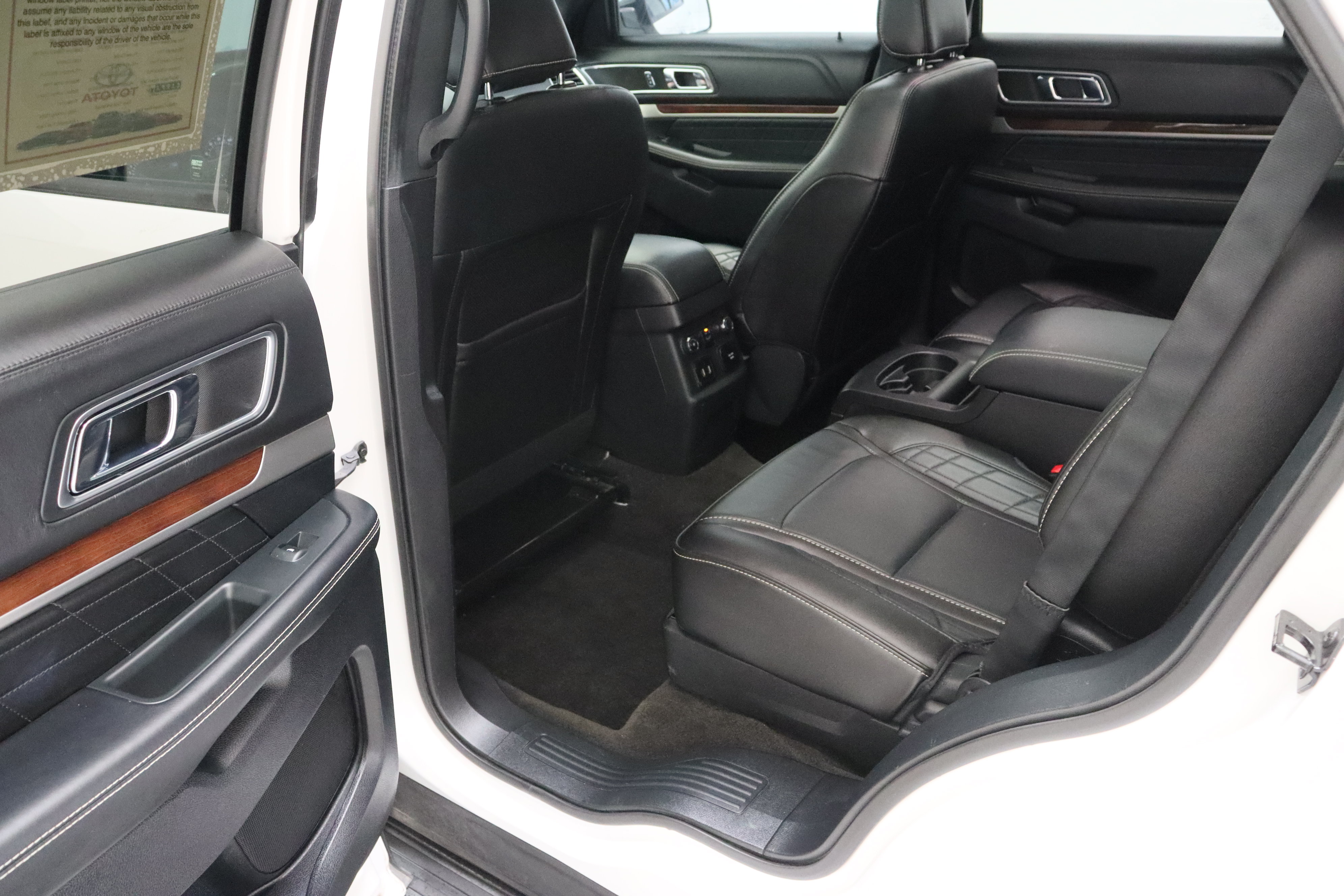 Used 2018 Ford Explorer Platinum AWD/4WD image 30