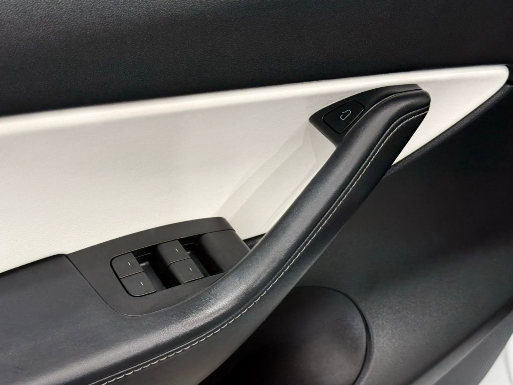 Used 2021 Tesla Model Y Long Range AWD/4WD image 15