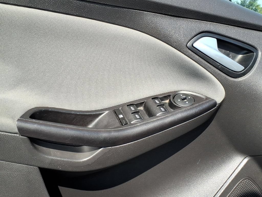 Used 2012 Ford Focus SE FWD image 14