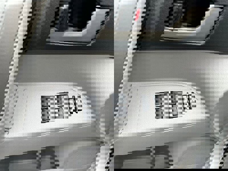 Used 2011 Toyota Highlander SE image 27