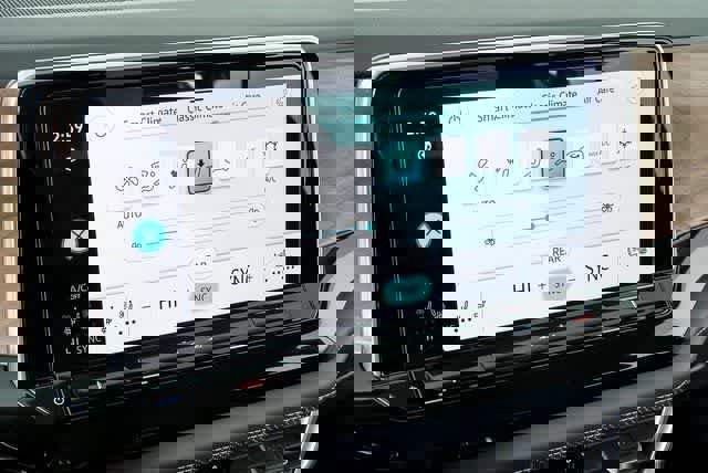 Certified 2025 Volkswagen Atlas SE image 19