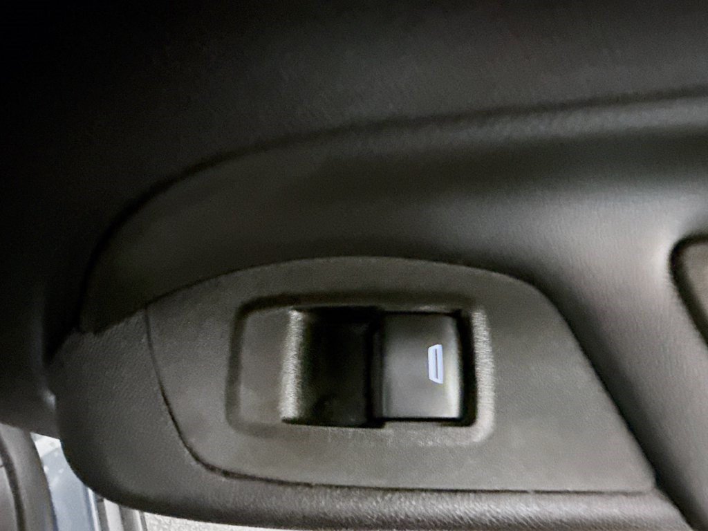 Used 2024 Chevrolet Equinox LT FWD image 30