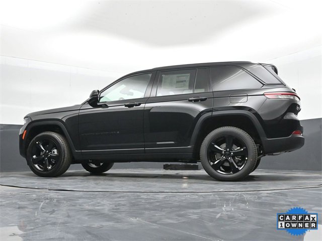 Used 2025 Jeep Grand Cherokee Limited w/ Luxury Tech Group II image 36