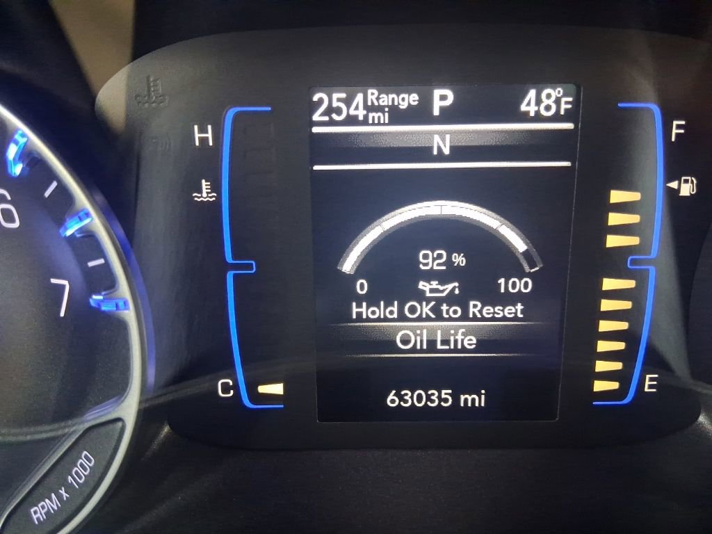 Used 2023 Chrysler Voyager LX image 27