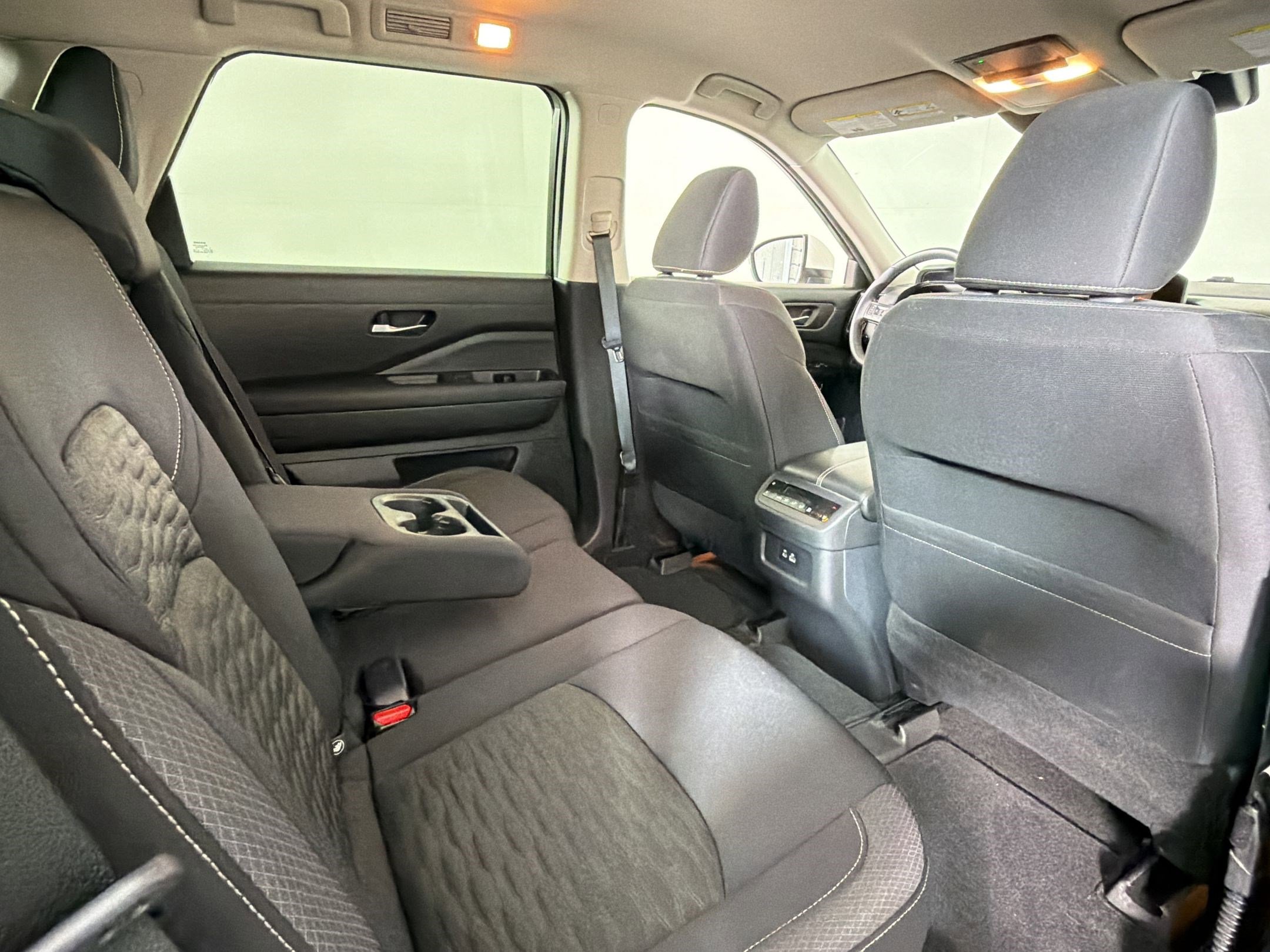 Used 2022 Nissan Pathfinder SV image 28