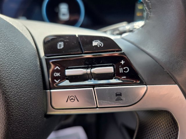 Used 2025 Hyundai Elantra SEL FWD image 31