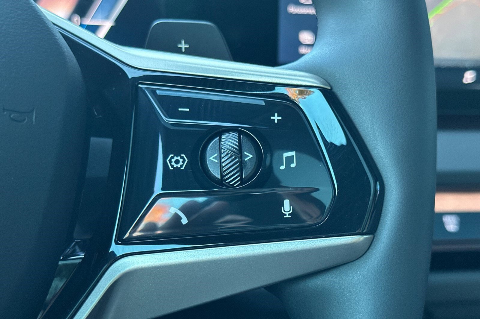 Used 2025 BMW X3 xDrive30i w/ Premium Package image 32