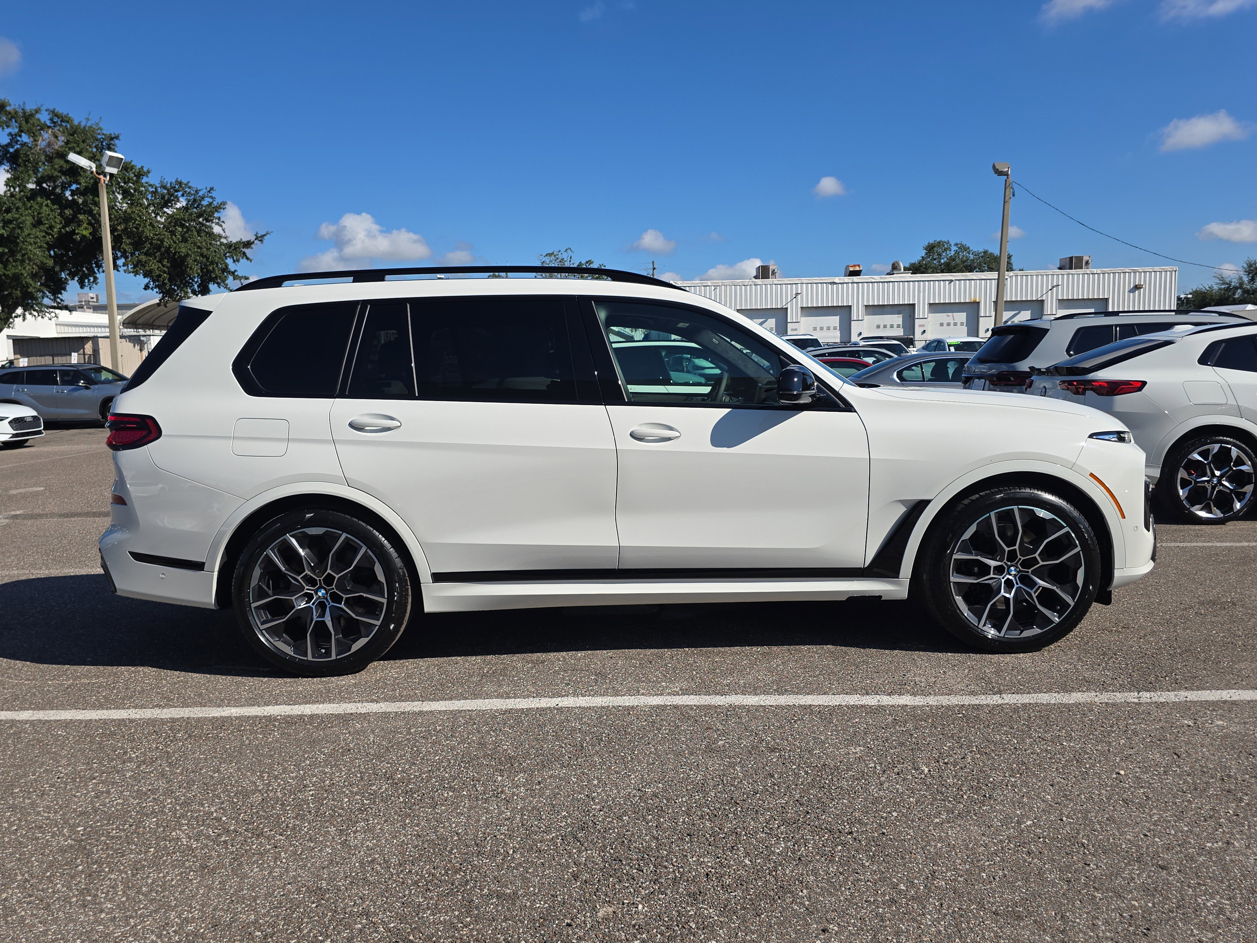 New 2026 BMW X7 M60i image 4