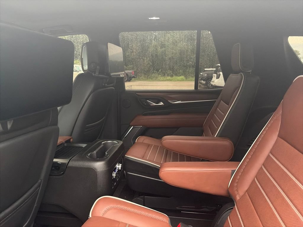 Used 2024 GMC Yukon Denali Ultimate AWD/4WD image 10