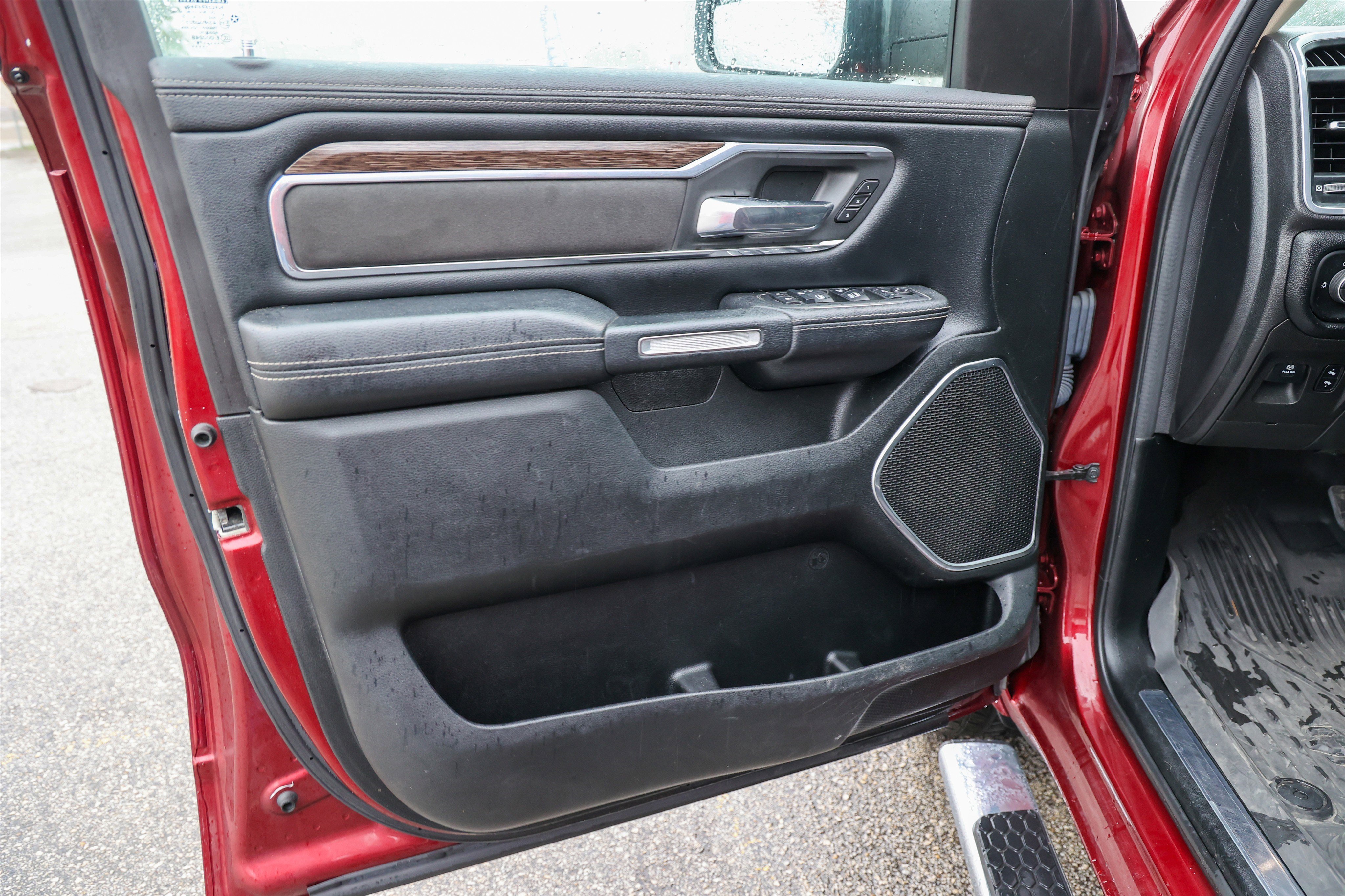 Used 2019 RAM 1500 Laramie AWD/4WD image 37