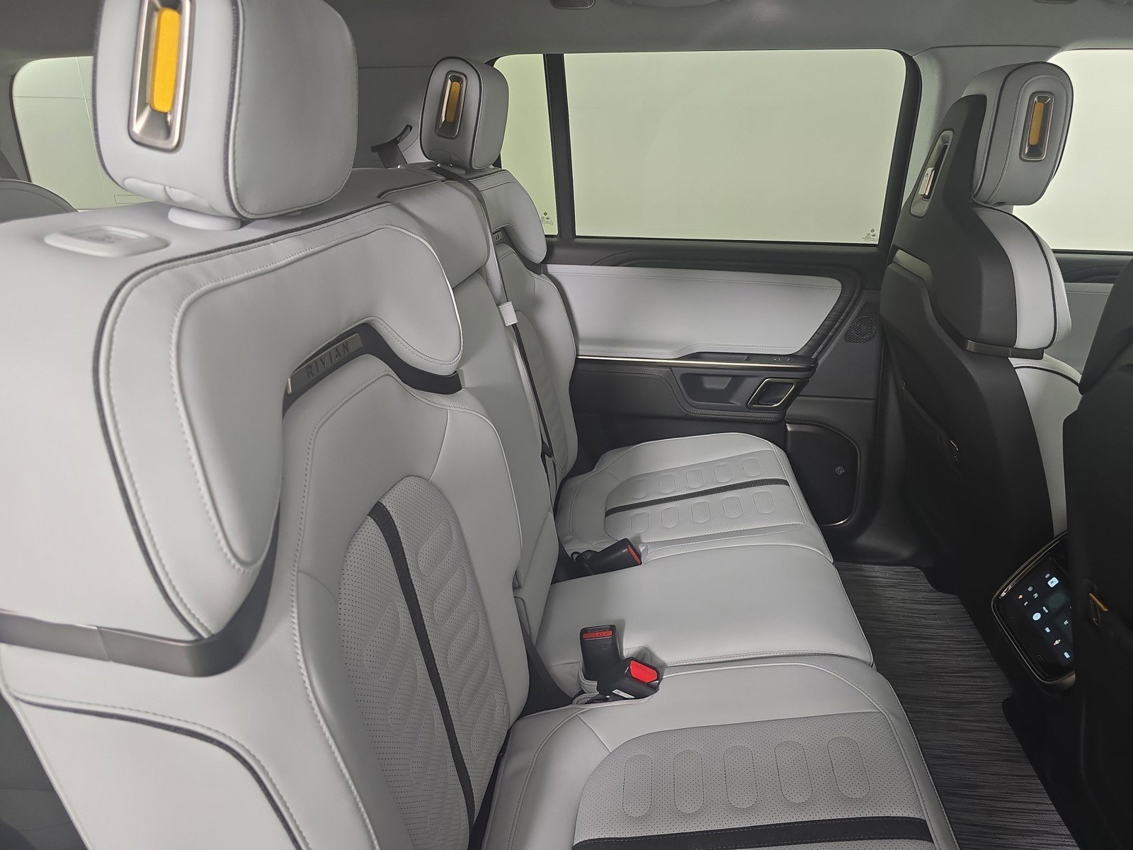 Used 2024 Rivian R1S Adventure image 23