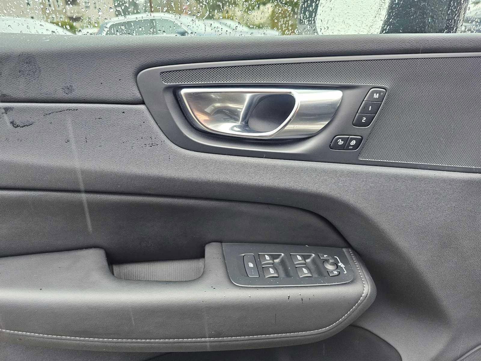 Certified 2025 Volvo XC60 B5 Core w/ Protection Package Premier image 24