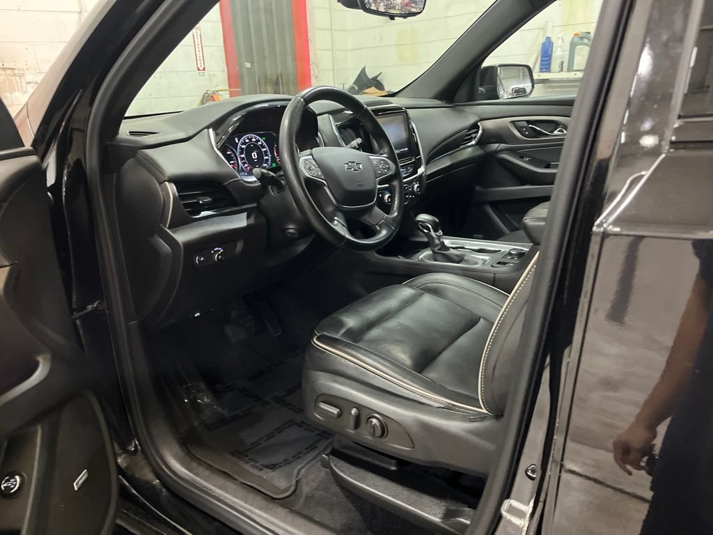 Used 2023 Chevrolet Traverse Premier w/ Redline Edition FWD image 11