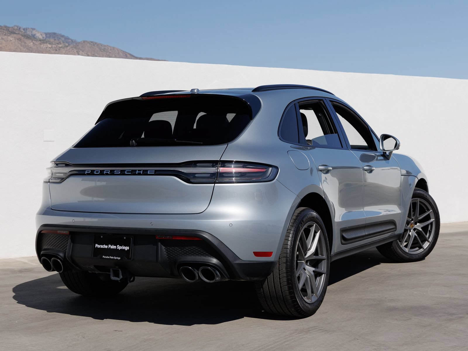 Used 2025 Porsche Macan AWD/4WD image 7