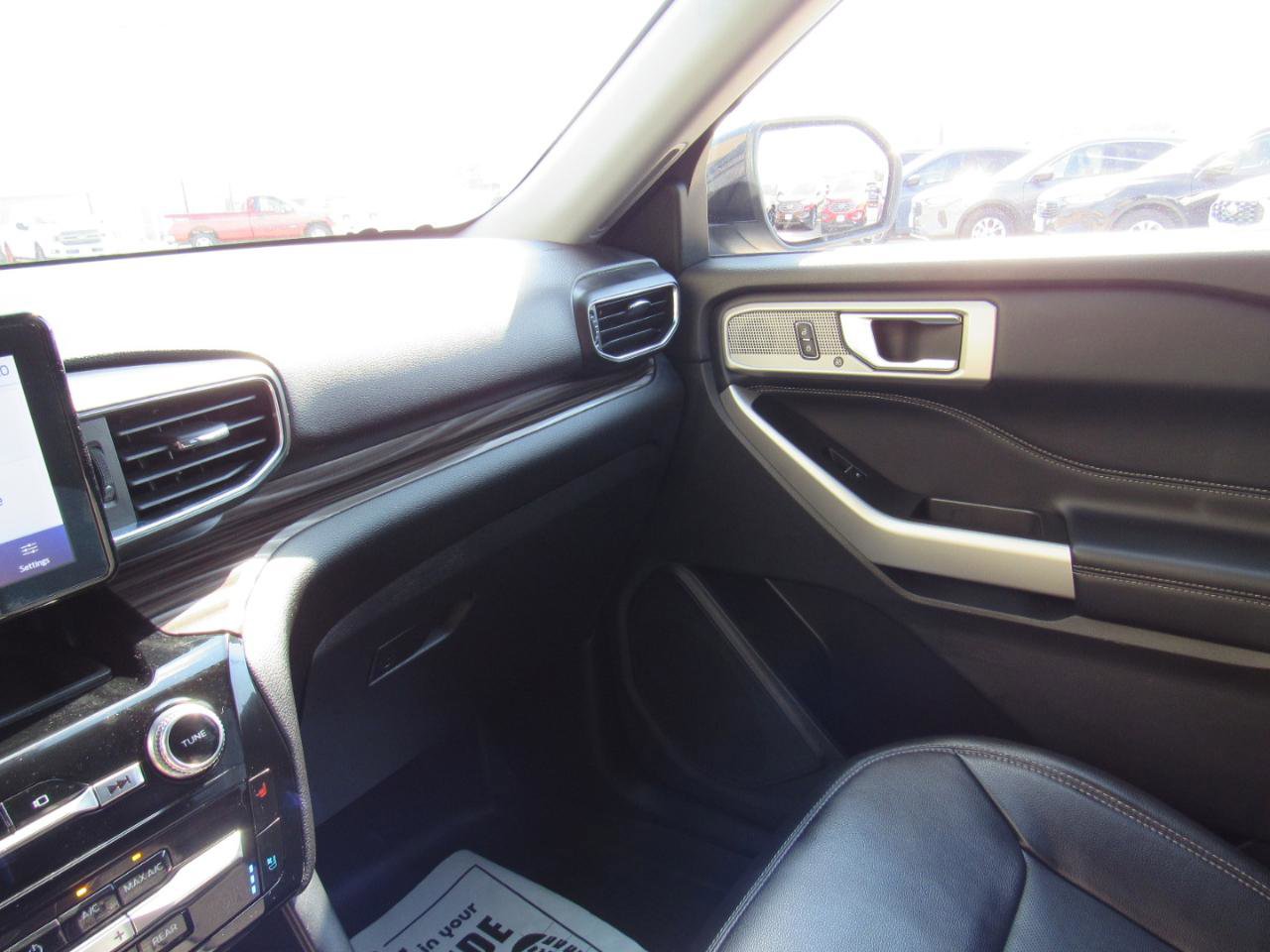 Used 2022 Ford Explorer Limited w/ Equipment Group 301A image 27