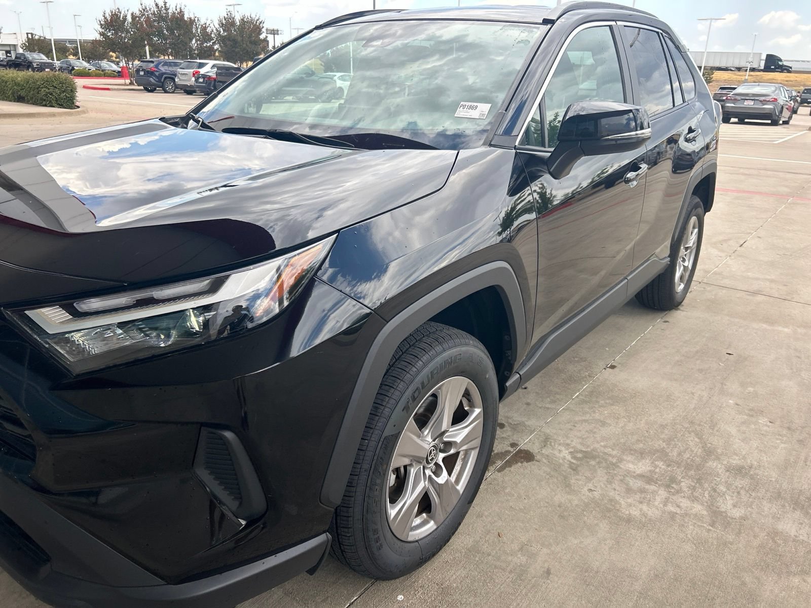Used 2025 Toyota RAV4 XLE FWD image 1