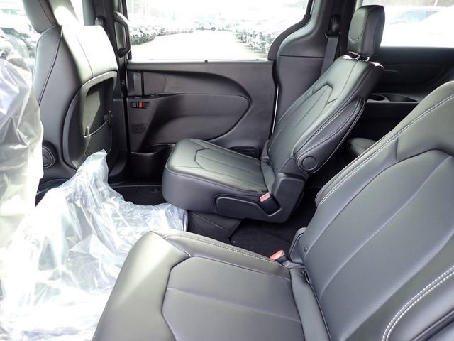New 2026 Chrysler Voyager LX image 13