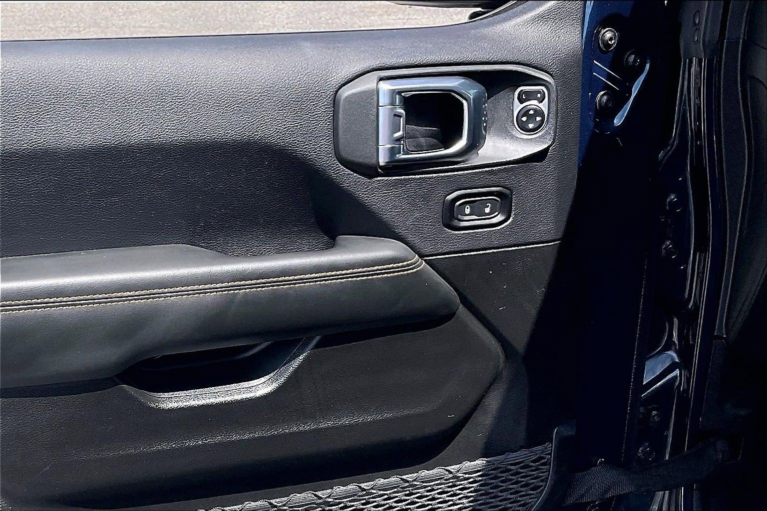 Used 2025 Jeep Gladiator Sport w/ Premium Package AWD/4WD image 23