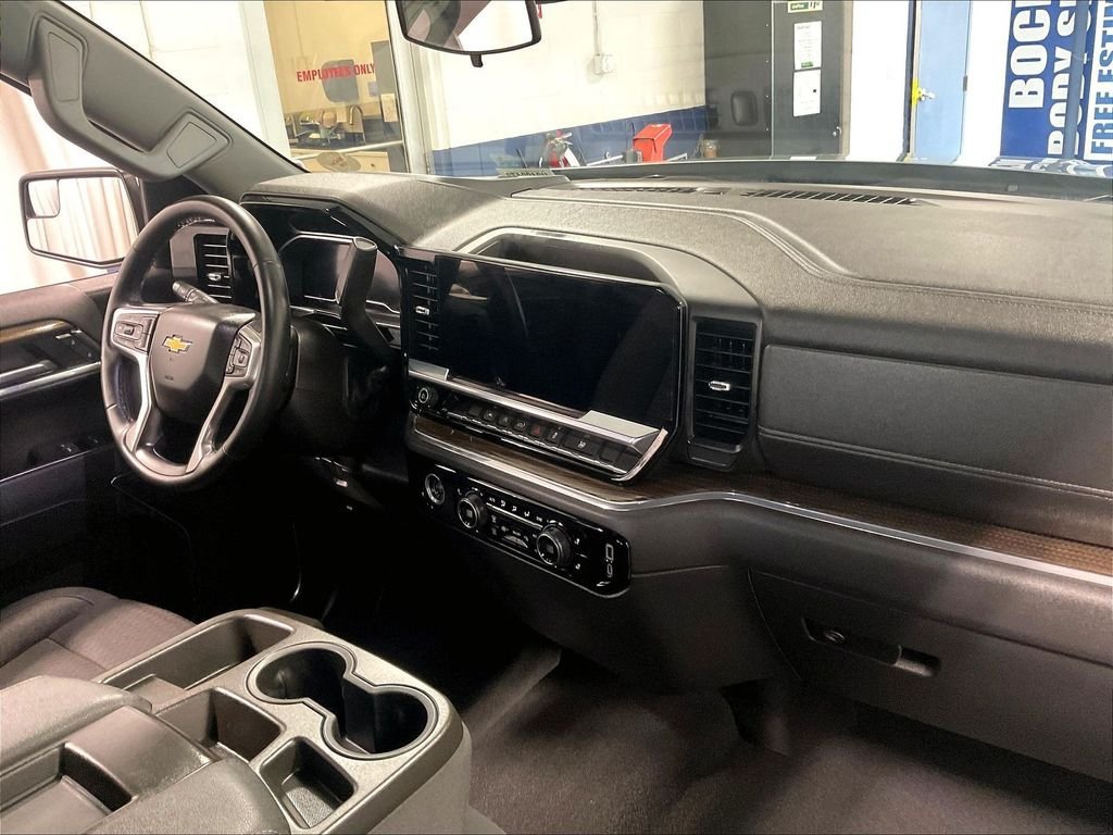 Used 2023 Chevrolet Silverado 1500 LT AWD/4WD image 14
