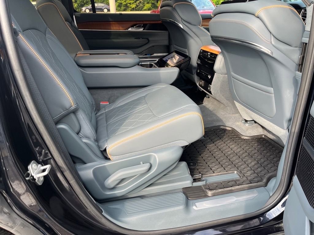 Used 2022 Jeep Grand Wagoneer Series III image 28