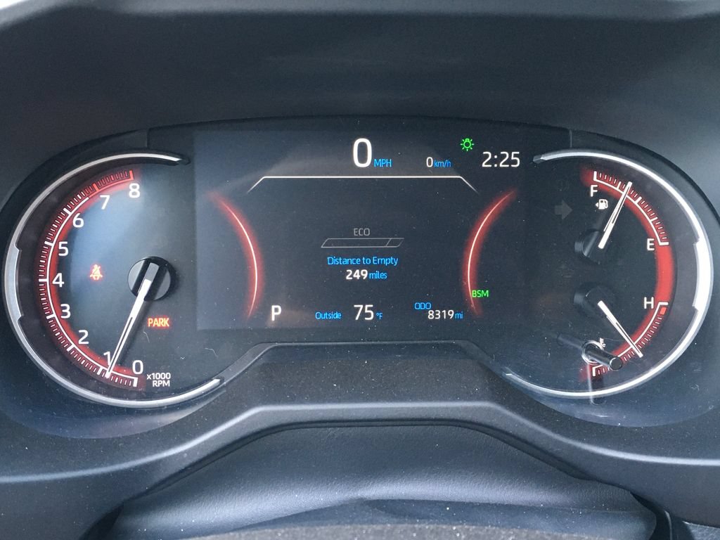 Used 2025 Toyota RAV4 XLE AWD/4WD image 2