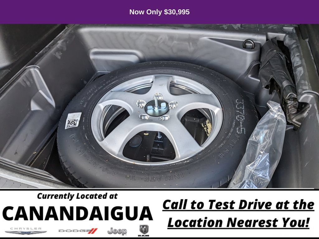 Used 2023 Jeep Grand Cherokee Laredo AWD/4WD image 26