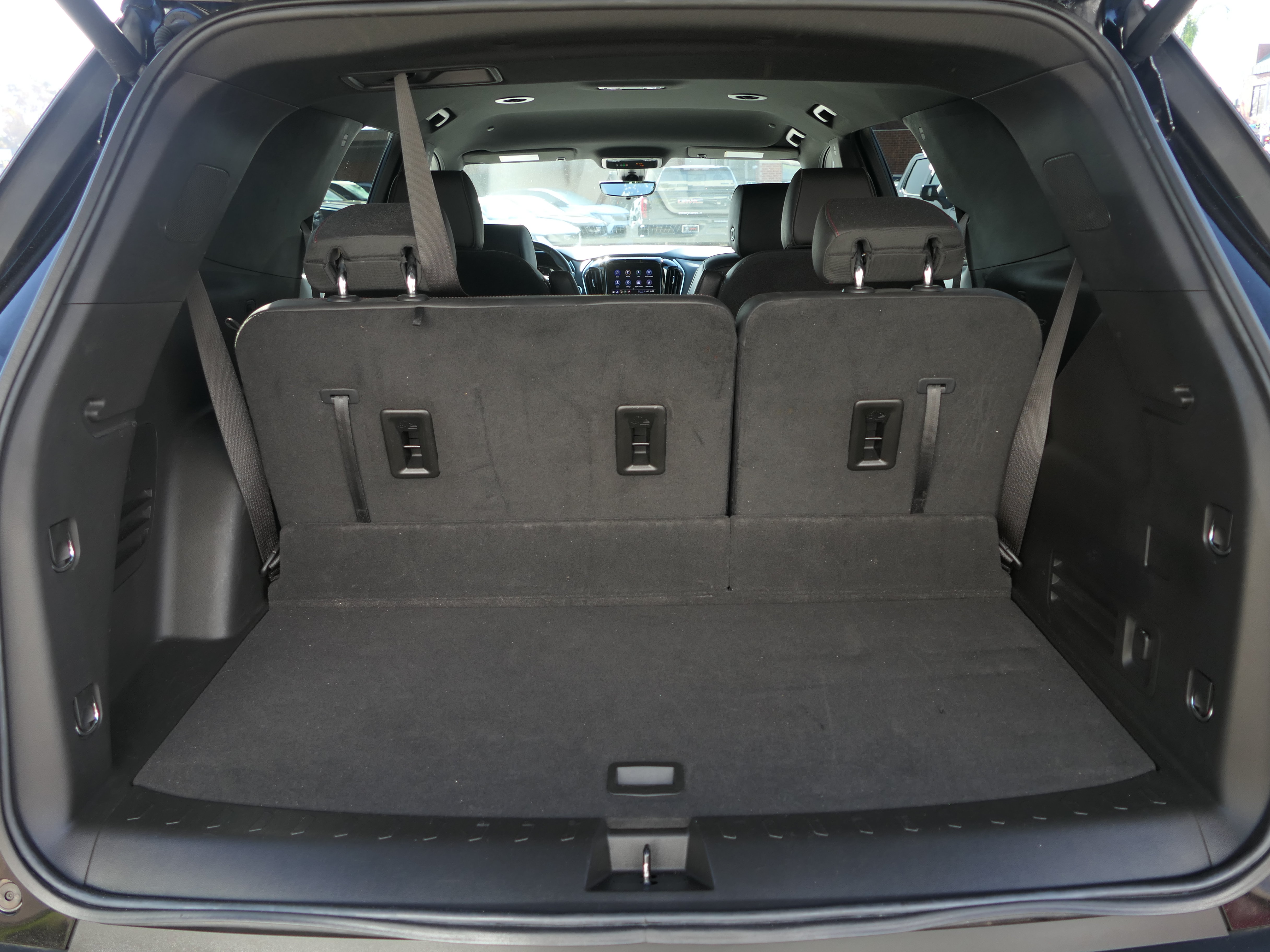 Used 2023 Chevrolet Traverse RS FWD image 24