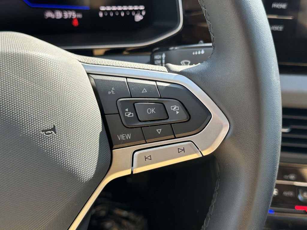 Used 2025 Volkswagen Jetta SE w/ Sunroof Package image 25