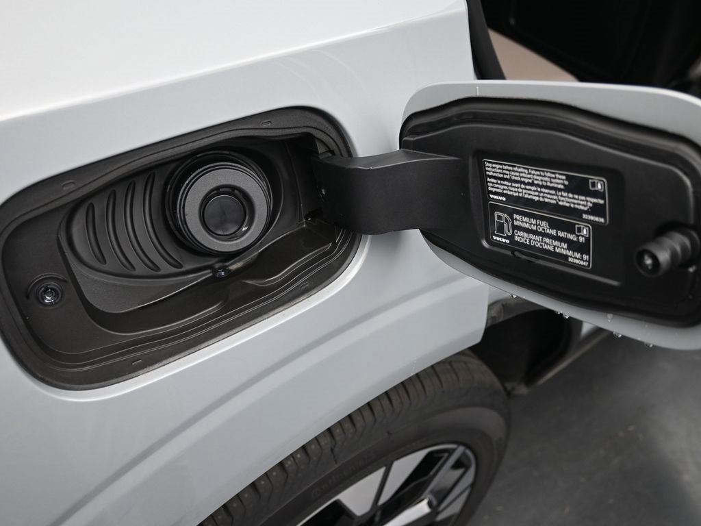 New 2026 Volvo XC60 B5 Plus w/ Protection Package Premier image 17