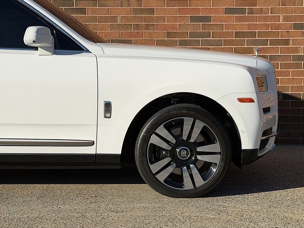 Used 2024 Rolls-Royce Cullinan Base image 11